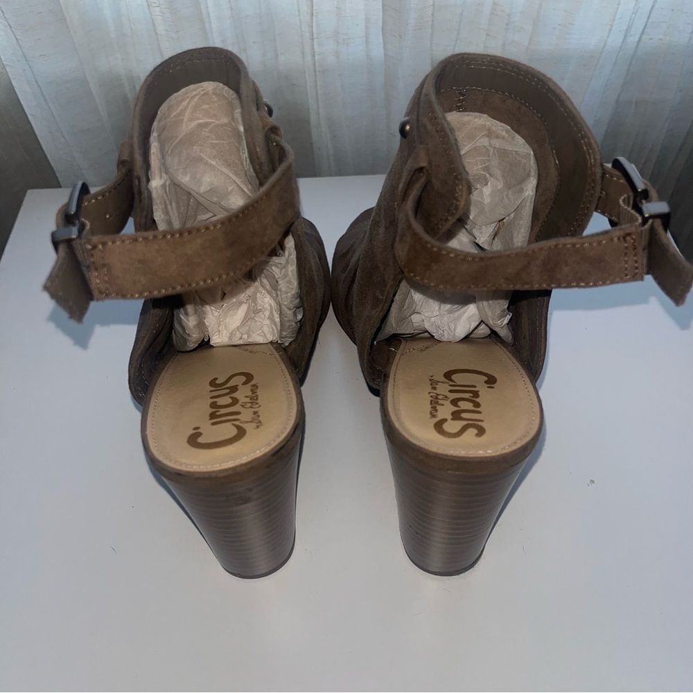 Circus by Sam Edelman Women's Tan Block Heel Open Toe Suede With Buckle Size 8.5 - Picture 7 of 10